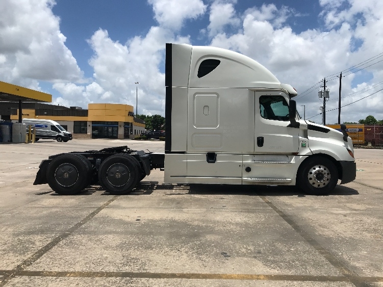 2020 Freightliner Cascadia in Houston, TX — photo 8