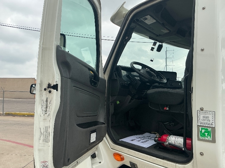 2019 International LT in Dallas, TX — photo 9
