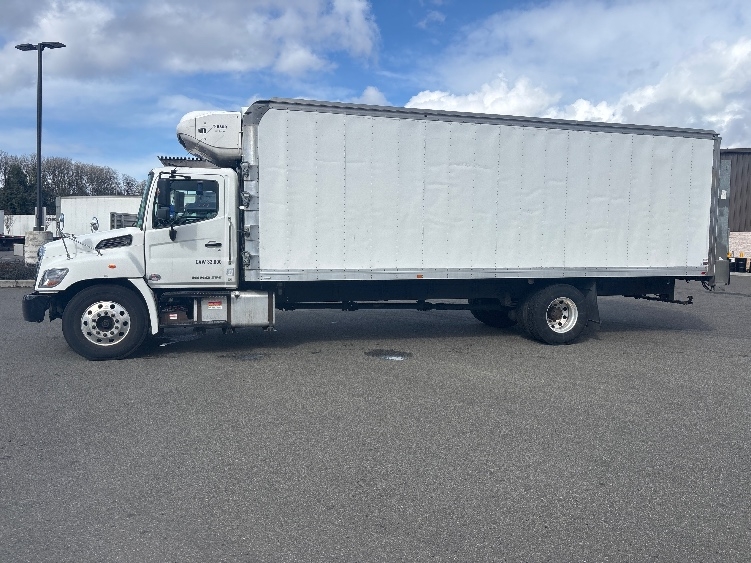 2019 Hino 338 in Everett, WA — photo 4