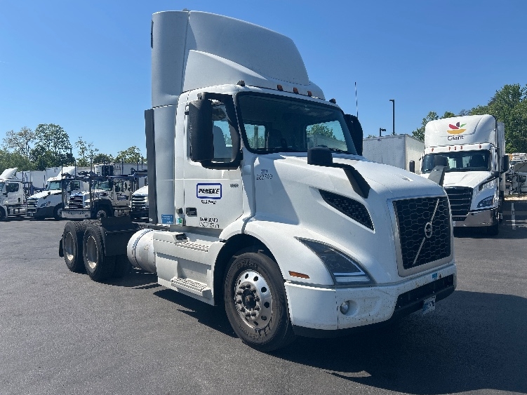 2020 Volvo VNR 640