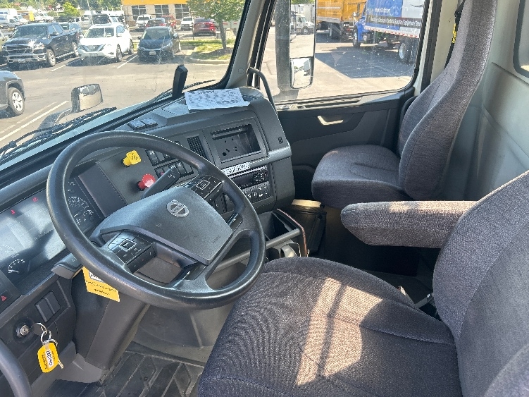 2020 Volvo VNR 640 in Eden, MD — photo 10
