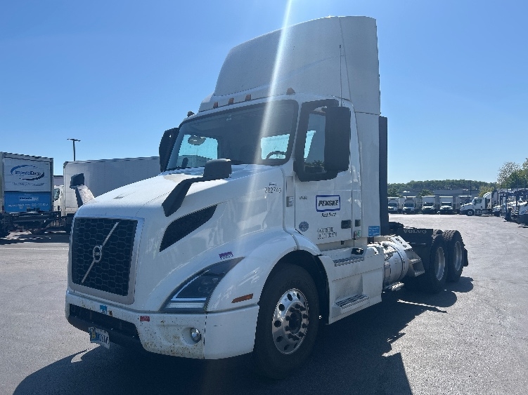 2020 Volvo VNR 640 in Eden, MD — photo 3