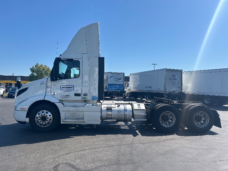 2020 Volvo VNR 640 in Eden, MD — photo 4