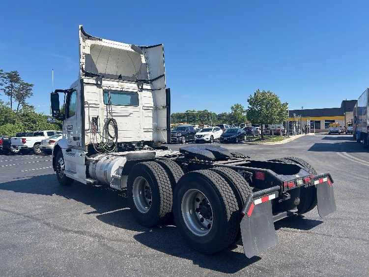 2020 Volvo VNR 640 in Eden, MD — photo 5