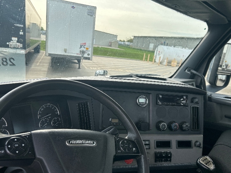 2020 Freightliner Cascadia in Goshen, IN — photo 10