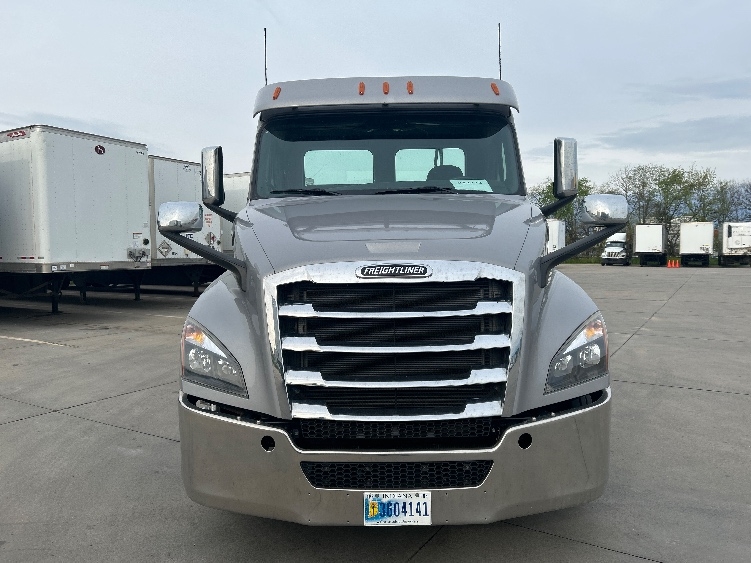 2020 Freightliner Cascadia in Goshen, IN — photo 2