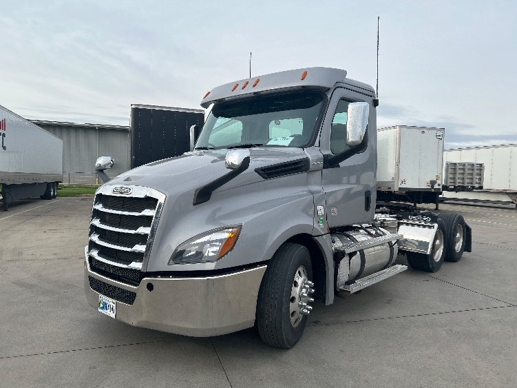 2020 Freightliner Cascadia in Goshen, IN — photo 3