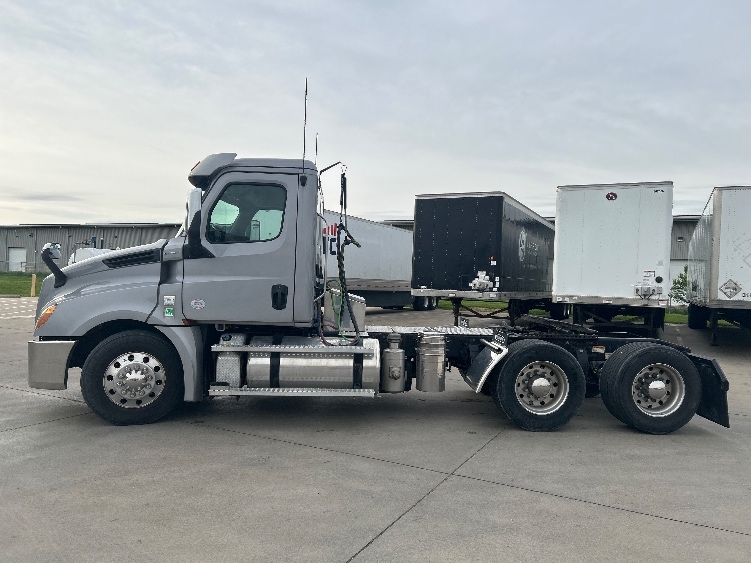 2020 Freightliner Cascadia in Goshen, IN — photo 4