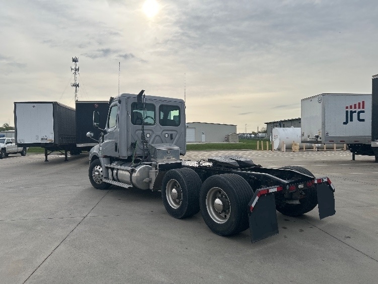 2020 Freightliner Cascadia in Goshen, IN — photo 5