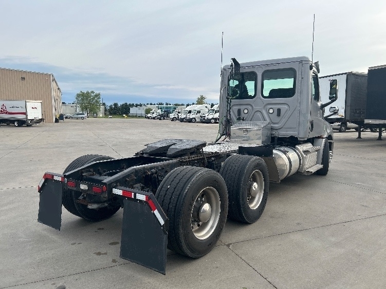 2020 Freightliner Cascadia in Goshen, IN — photo 7