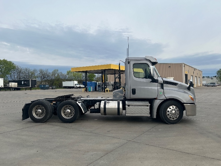 2020 Freightliner Cascadia in Goshen, IN — photo 8