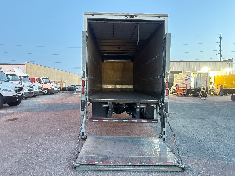 2020 Freightliner M2 106 in Dallas, TX — photo 9