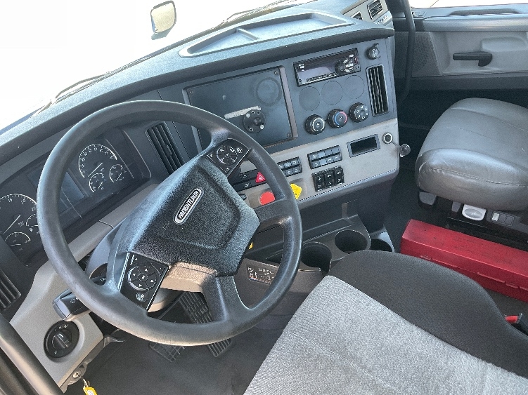 2020 Freightliner Cascadia in Phoenix, AZ — photo 10