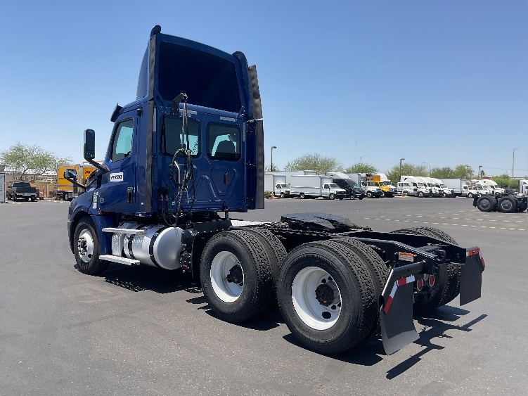 2020 Freightliner Cascadia in Phoenix, AZ — photo 5