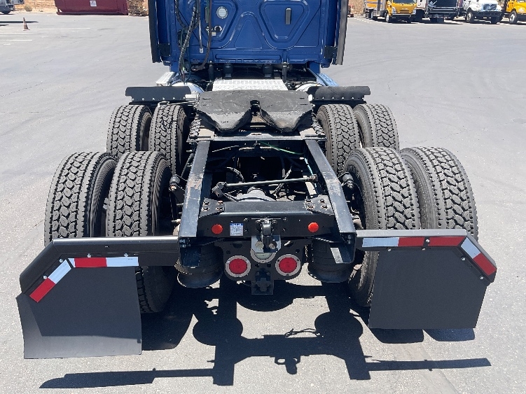 2020 Freightliner Cascadia in Phoenix, AZ — photo 6