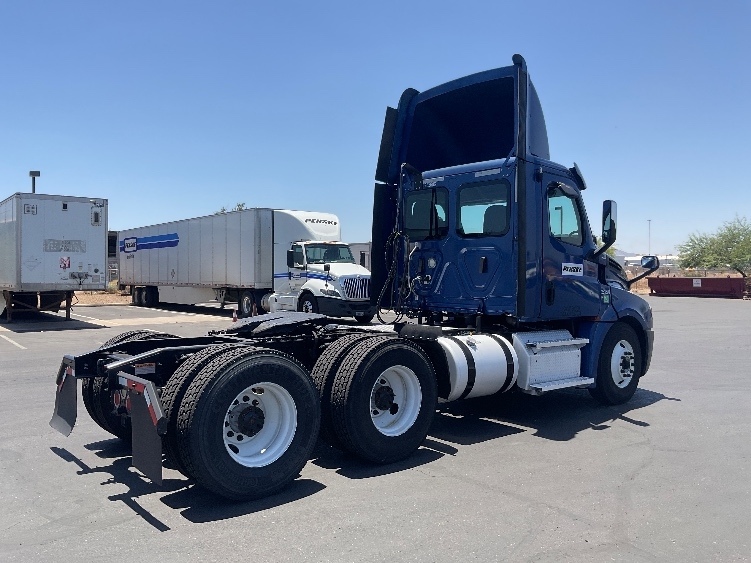 2020 Freightliner Cascadia in Phoenix, AZ — photo 7