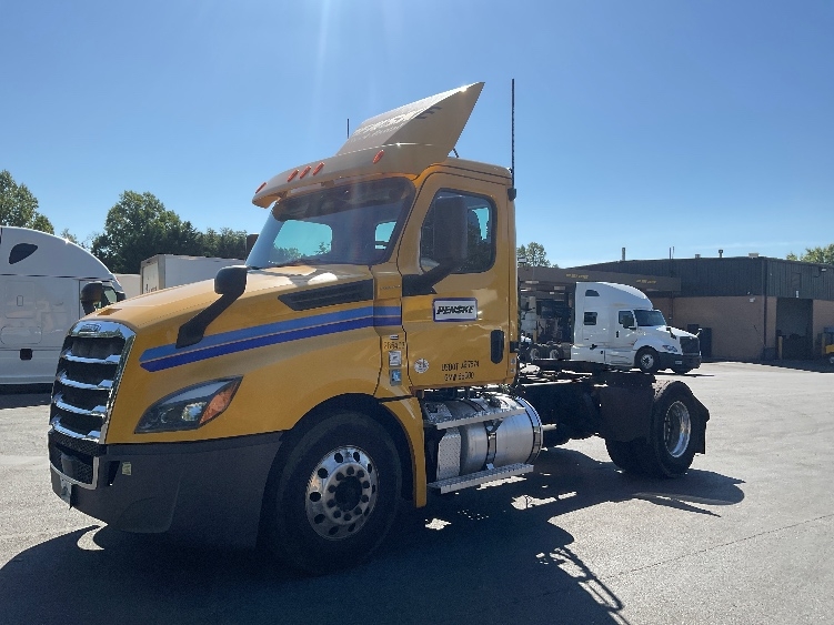 2020 Freightliner Cascadia in Belcamp, MD — photo 3