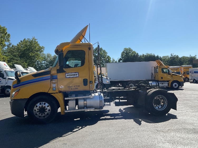 2020 Freightliner Cascadia in Belcamp, MD — photo 4