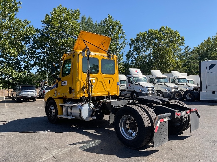2020 Freightliner Cascadia in Belcamp, MD — photo 5
