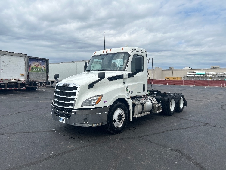 2020 Freightliner Cascadia in Indianapolis, IN — photo 3