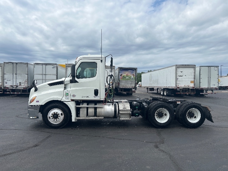 2020 Freightliner Cascadia in Indianapolis, IN — photo 4