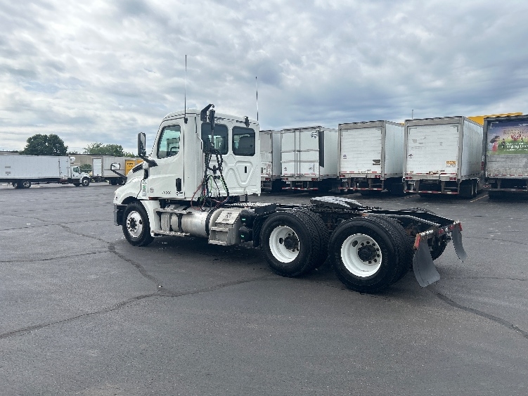 2020 Freightliner Cascadia in Indianapolis, IN — photo 5