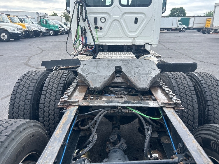 2020 Freightliner Cascadia in Indianapolis, IN — photo 6