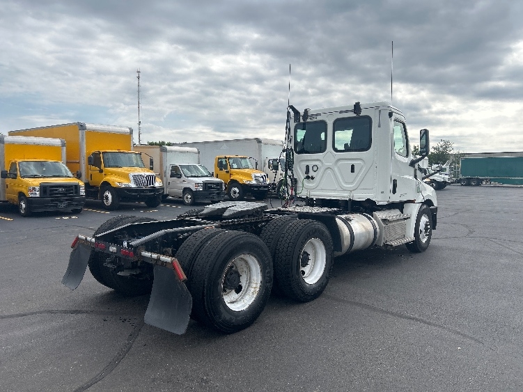 2020 Freightliner Cascadia in Indianapolis, IN — photo 7