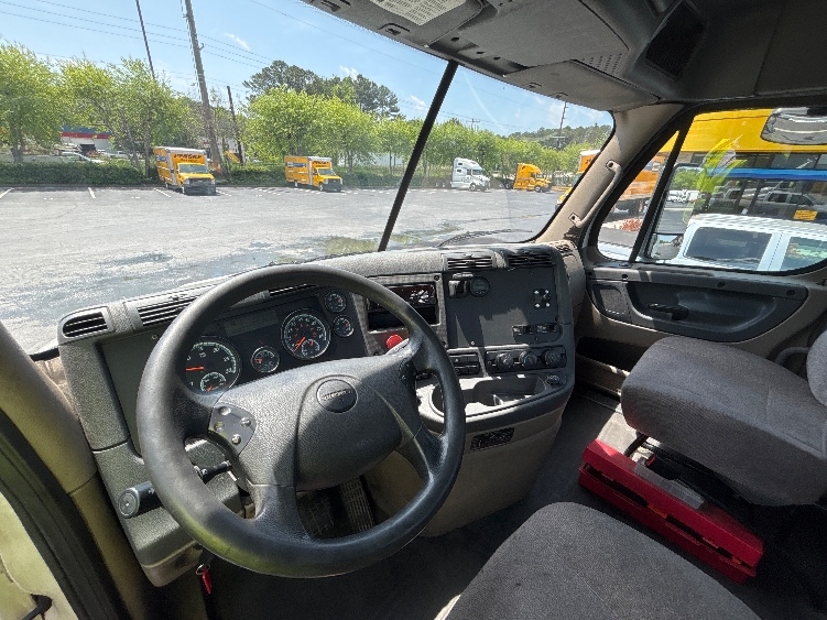 2020 Freightliner Cascadia in Atlanta, GA — photo 10