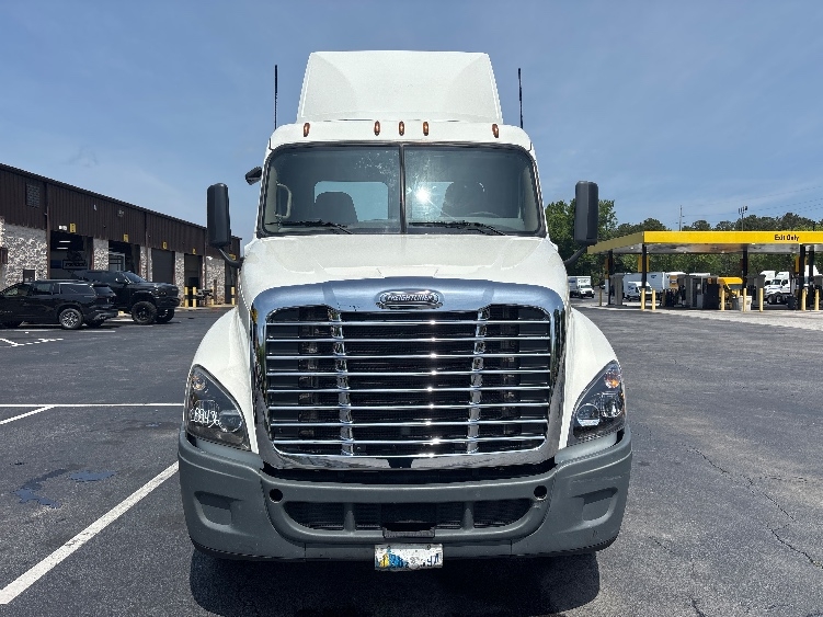 2020 Freightliner Cascadia in Atlanta, GA — photo 2