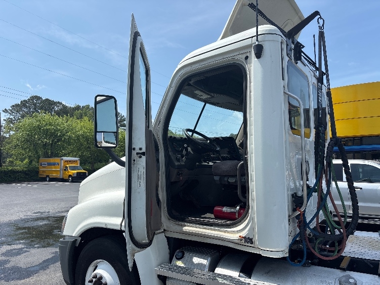 2020 Freightliner Cascadia in Atlanta, GA — photo 9