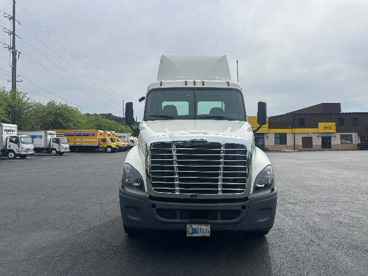 2020 Freightliner Cascadia in Forest Park, GA — photo 2