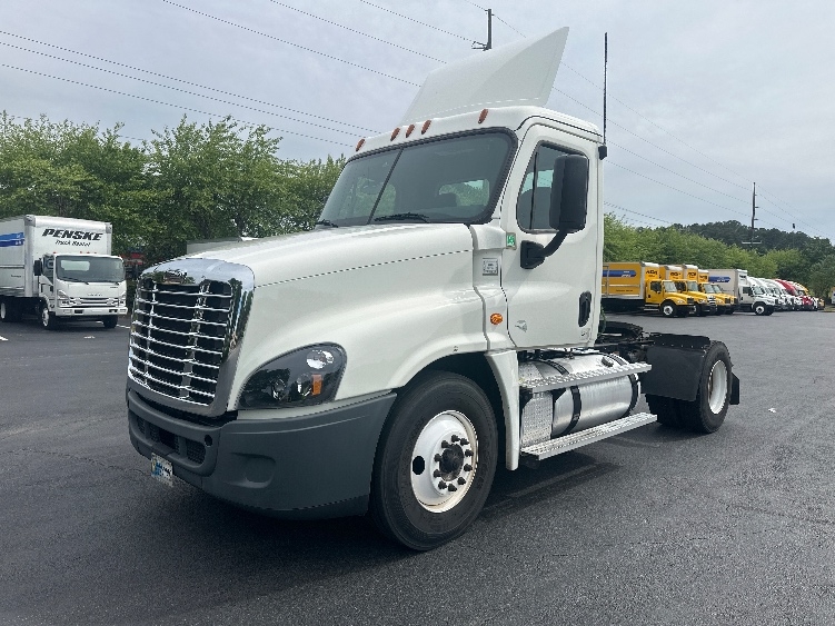 2020 Freightliner Cascadia in Forest Park, GA — photo 3