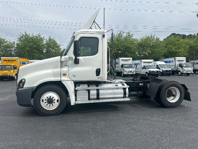 2020 Freightliner Cascadia in Forest Park, GA — photo 4