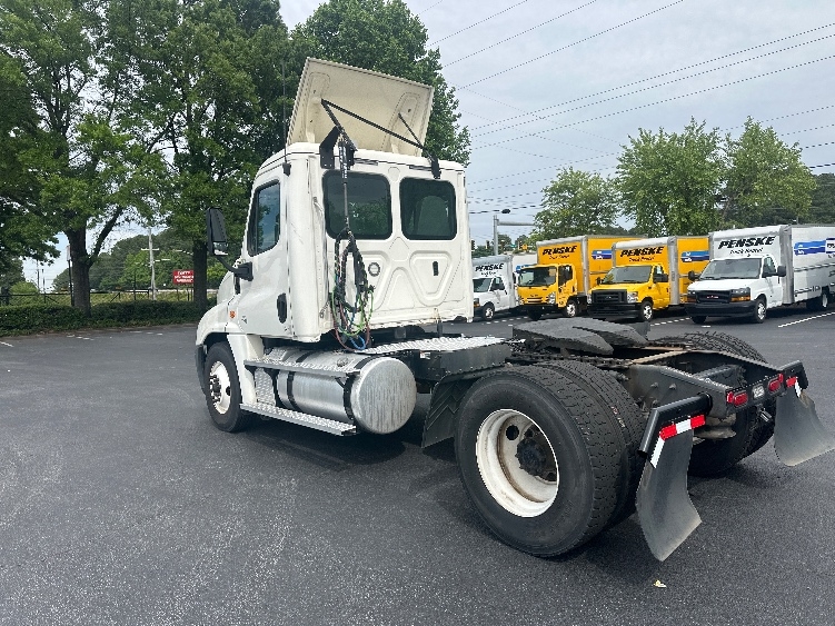 2020 Freightliner Cascadia in Forest Park, GA — photo 5