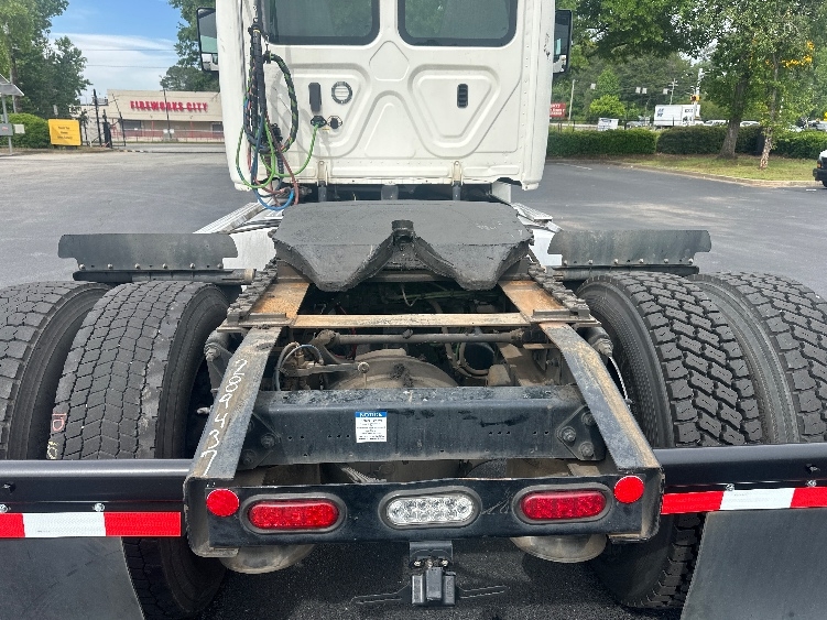 2020 Freightliner Cascadia in Forest Park, GA — photo 6