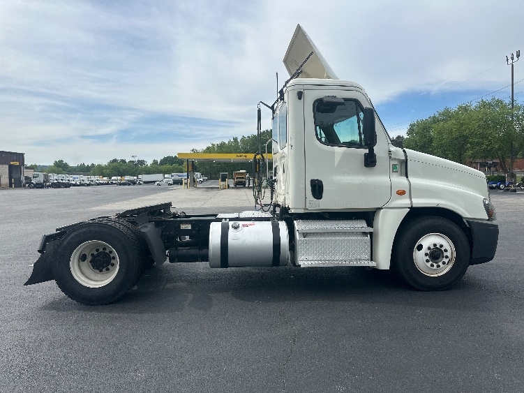 2020 Freightliner Cascadia in Forest Park, GA — photo 8
