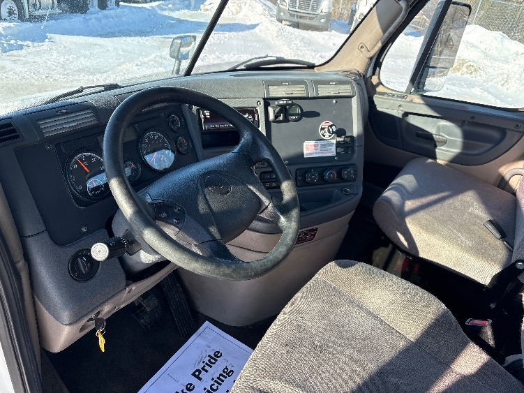 2020 Freightliner Cascadia in Wabash, IN — photo 10