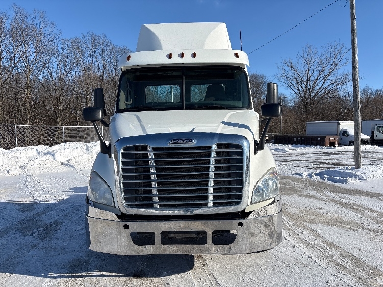 2020 Freightliner Cascadia in Wabash, IN — photo 2