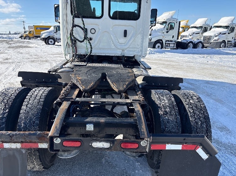 2020 Freightliner Cascadia in Wabash, IN — photo 6