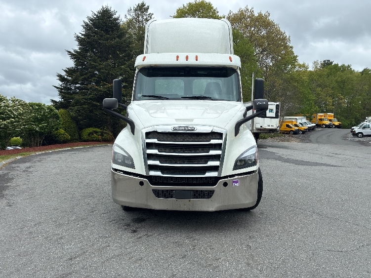 2020 Freightliner Cascadia in Franklin, MA — photo 2