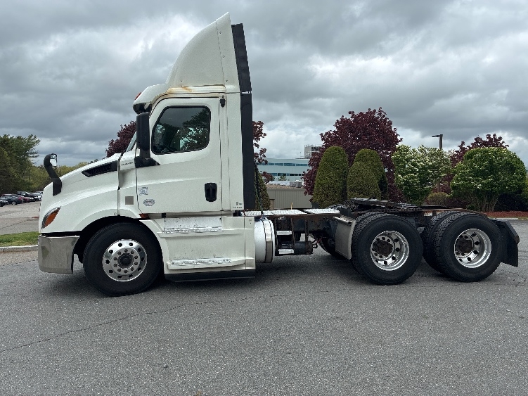 2020 Freightliner Cascadia in Franklin, MA — photo 4