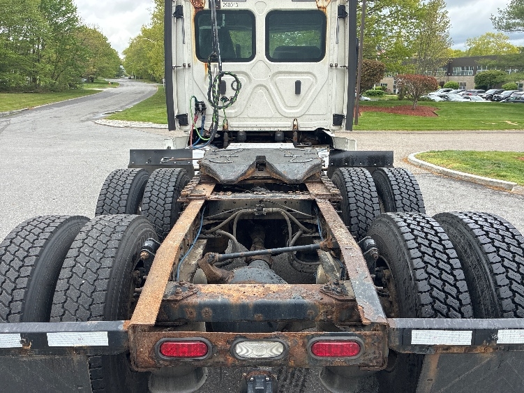 2020 Freightliner Cascadia in Franklin, MA — photo 6