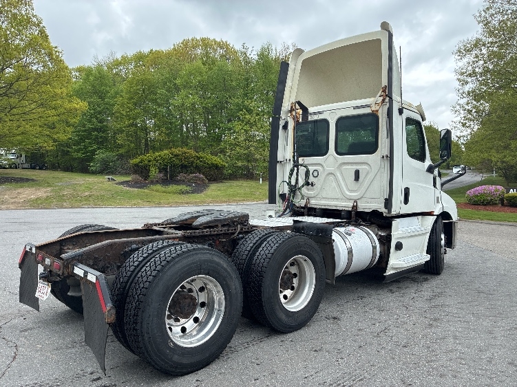 2020 Freightliner Cascadia in Franklin, MA — photo 7