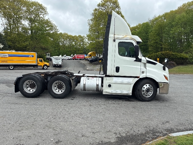 2020 Freightliner Cascadia in Franklin, MA — photo 8