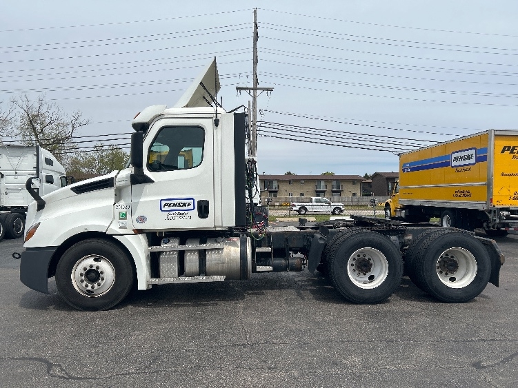 2020 Freightliner Cascadia in Sturtevant, WI — photo 4