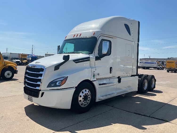 2020 Freightliner Cascadia in Dallas, TX — photo 3