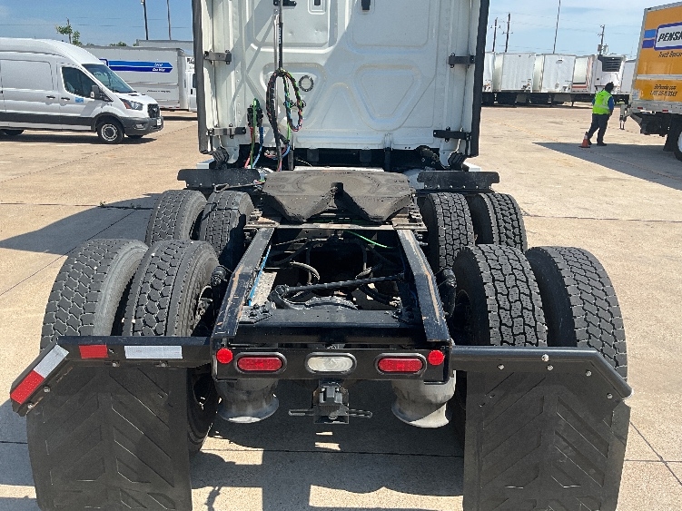 2020 Freightliner Cascadia in Dallas, TX — photo 6