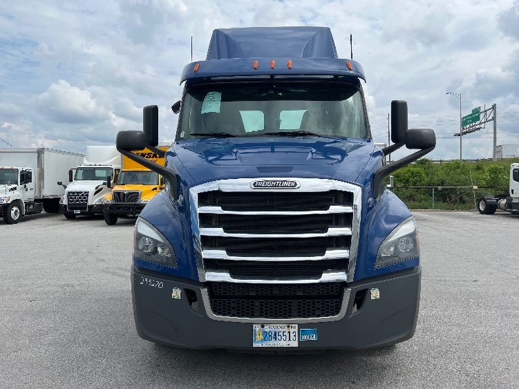 2020 Freightliner Cascadia in Indianapolis, IN — photo 2