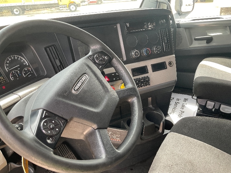2020 Freightliner Cascadia in Valdosta, GA — photo 10
